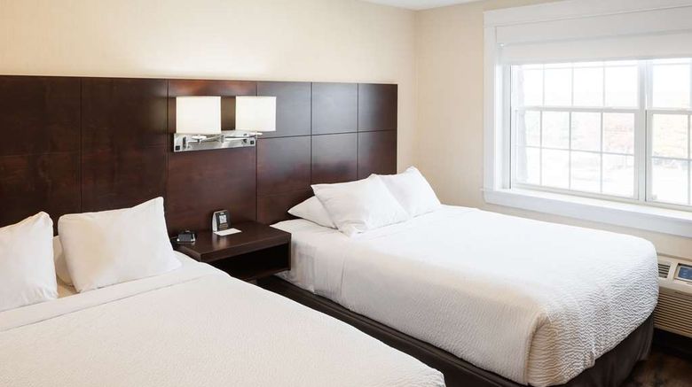 <b>Rodd Royalty Inn & Suites Room</b>. Images powered by <a href="https://iceportal.shijigroup.com/" title="IcePortal" target="_blank">IcePortal</a>.