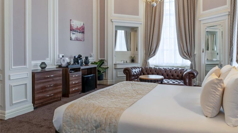 <b>The Adelphi Hotel Room</b>. Images powered by <a href="https://iceportal.shijigroup.com/" title="IcePortal" target="_blank">IcePortal</a>.
