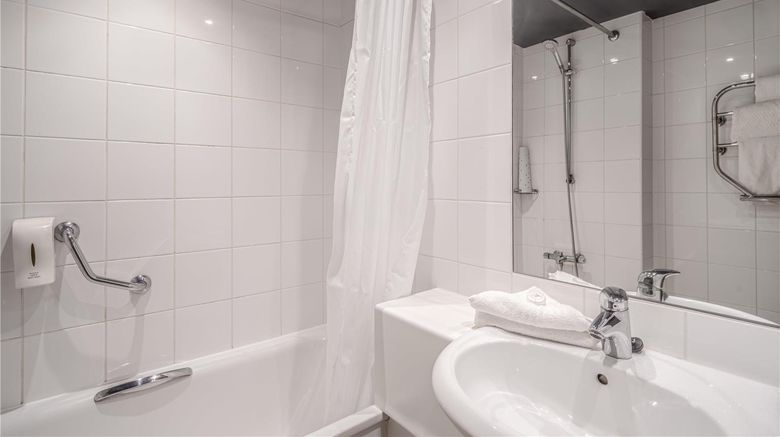 <b>Britannia Bolton Hotel Room</b>. Images powered by <a href="https://iceportal.shijigroup.com/" title="IcePortal" target="_blank">IcePortal</a>.