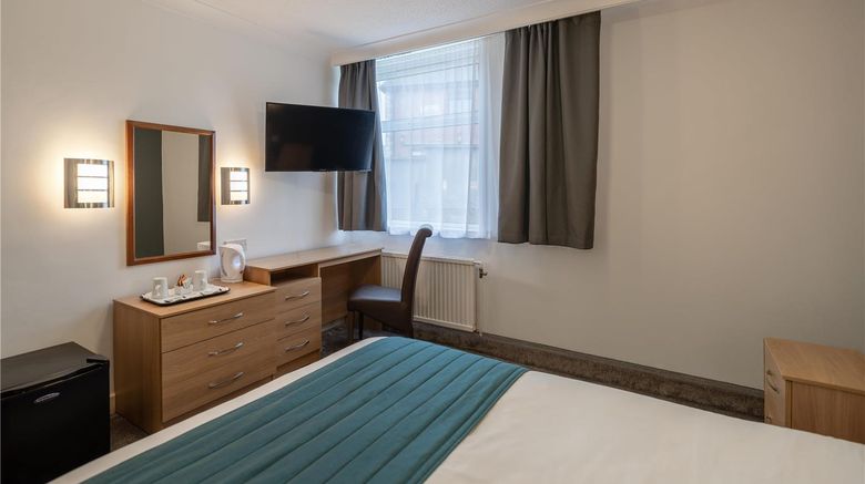 <b>Britannia Bolton Hotel Room</b>. Images powered by <a href="https://iceportal.shijigroup.com/" title="IcePortal" target="_blank">IcePortal</a>.