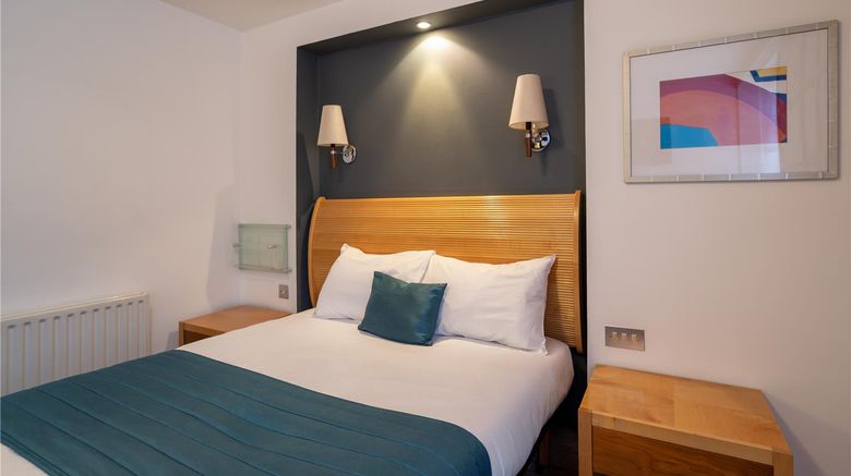 <b>Britannia Bolton Hotel Room</b>. Images powered by <a href="https://iceportal.shijigroup.com/" title="IcePortal" target="_blank">IcePortal</a>.