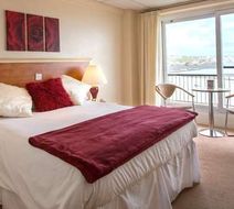 Grand Burstin Hotel Room