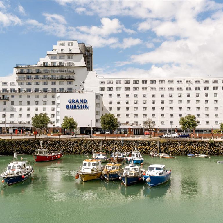 Grand Burstin Hotel