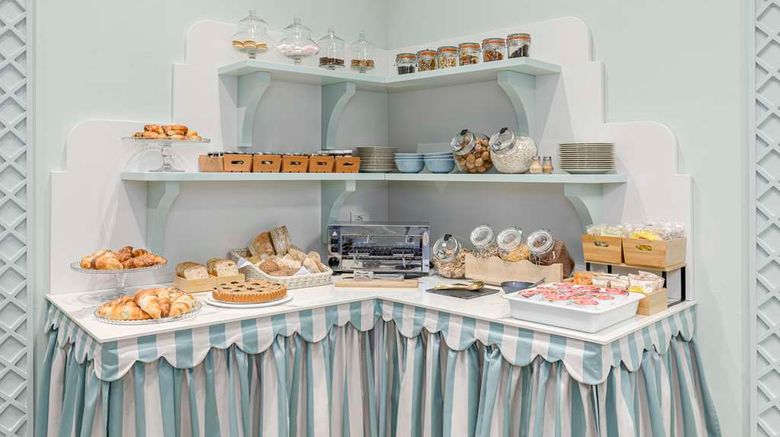 <b>Room Mate Hotel Isabella Restaurant</b>. Images powered by <a href="https://iceportal.shijigroup.com/" title="IcePortal" target="_blank">IcePortal</a>.