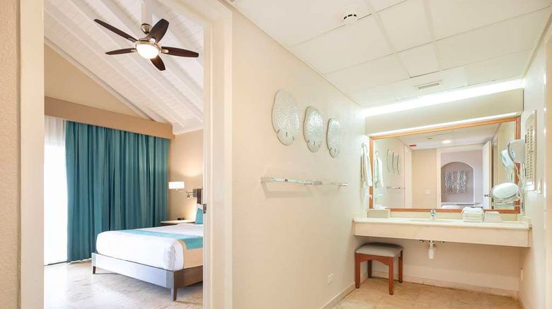 <b>The Royal Sea Aquarium Resort Suite</b>. Images powered by <a href="https://iceportal.shijigroup.com/" title="IcePortal" target="_blank">IcePortal</a>.