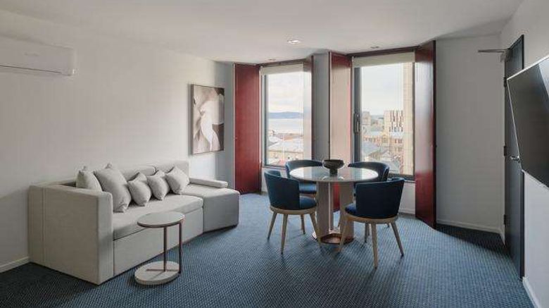 <b>RACV Hobart Hotel Suite</b>. Images powered by <a href="https://iceportal.shijigroup.com/" title="IcePortal" target="_blank">IcePortal</a>.