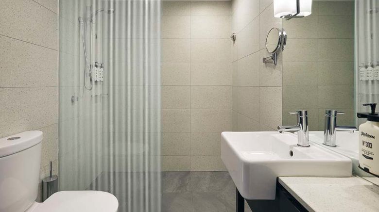 <b>RACV Hobart Hotel Room</b>. Images powered by <a href="https://iceportal.shijigroup.com/" title="IcePortal" target="_blank">IcePortal</a>.