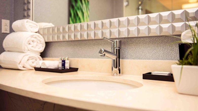 <b>Hotel BLU Vancouver Room</b>. Images powered by <a href="https://iceportal.shijigroup.com/" title="IcePortal" target="_blank">IcePortal</a>.