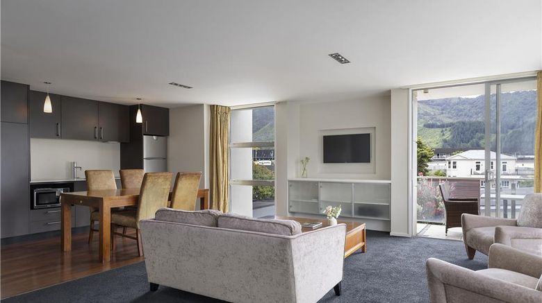 <b>Picton Yacht Club Hotel Suite</b>. Images powered by <a href="https://iceportal.shijigroup.com/" title="IcePortal" target="_blank">IcePortal</a>.