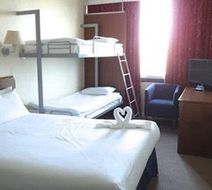 Airport Inn Gatwick Room