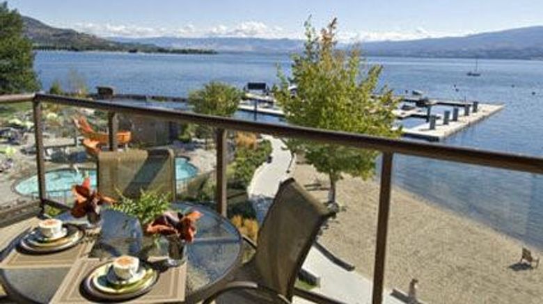 <b>Cove Lakeside Resort Room</b>. Images powered by <a href="https://iceportal.shijigroup.com/" title="IcePortal" target="_blank">IcePortal</a>.