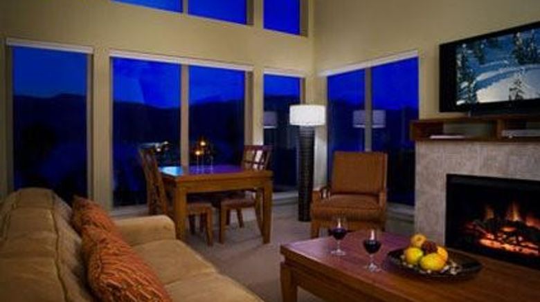 <b>Cove Lakeside Resort Room</b>. Images powered by <a href="https://iceportal.shijigroup.com/" title="IcePortal" target="_blank">IcePortal</a>.