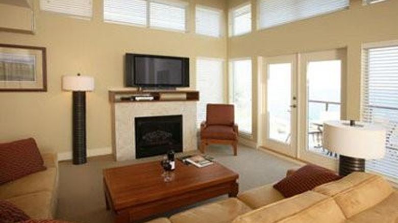 <b>Cove Lakeside Resort Room</b>. Images powered by <a href="https://iceportal.shijigroup.com/" title="IcePortal" target="_blank">IcePortal</a>.