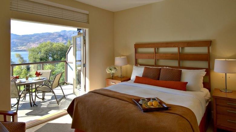 <b>Cove Lakeside Resort Suite</b>. Images powered by <a href="https://iceportal.shijigroup.com/" title="IcePortal" target="_blank">IcePortal</a>.
