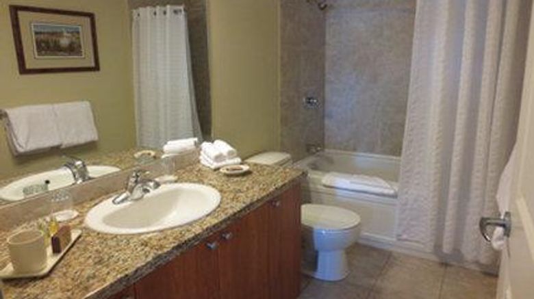 <b>Cove Lakeside Resort Room</b>. Images powered by <a href="https://iceportal.shijigroup.com/" title="IcePortal" target="_blank">IcePortal</a>.