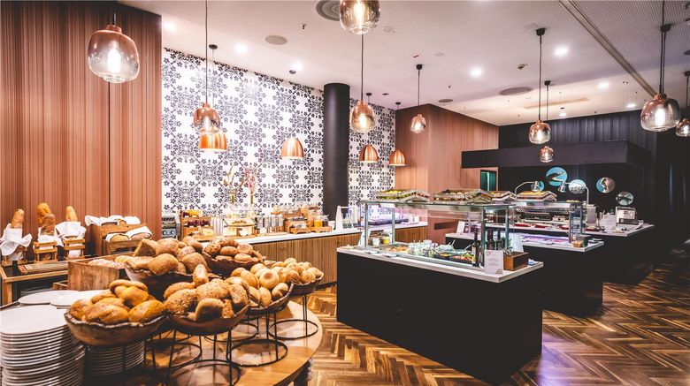<b>Kameha Grand Bonn Restaurant</b>. Images powered by <a href="https://iceportal.shijigroup.com/" title="IcePortal" target="_blank">IcePortal</a>.