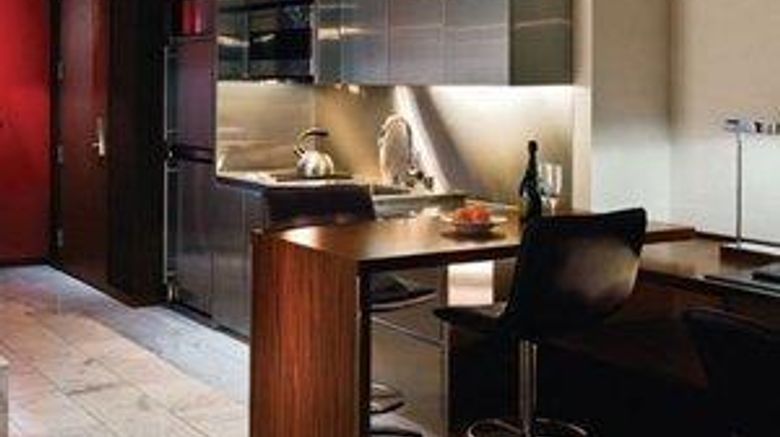 <b>Jet Luxury at Palms Place Room</b>. Images powered by <a href="https://iceportal.shijigroup.com/" title="IcePortal" target="_blank">IcePortal</a>.