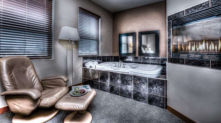 Podollan Inn & Spa Grande Prairie Suite
