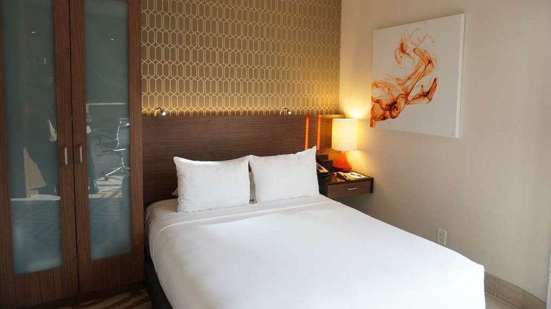 <b>Hotel Angeleno Room</b>. Images powered by <a href="https://iceportal.shijigroup.com/" title="IcePortal" target="_blank">IcePortal</a>.