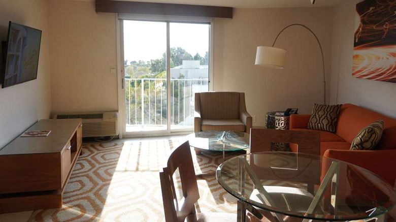 <b>Hotel Angeleno Suite</b>. Images powered by <a href="https://iceportal.shijigroup.com/" title="IcePortal" target="_blank">IcePortal</a>.