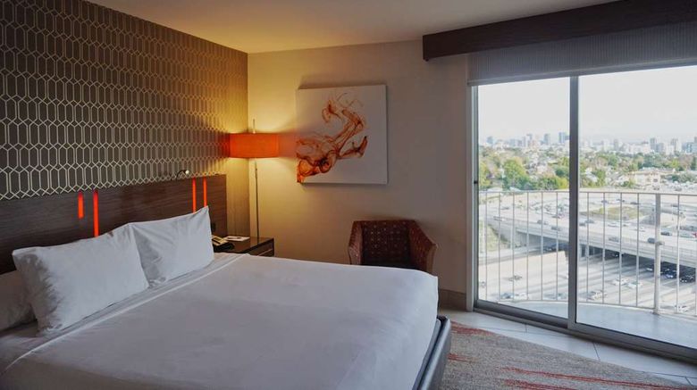 <b>Hotel Angeleno Room</b>. Images powered by <a href="https://iceportal.shijigroup.com/" title="IcePortal" target="_blank">IcePortal</a>.