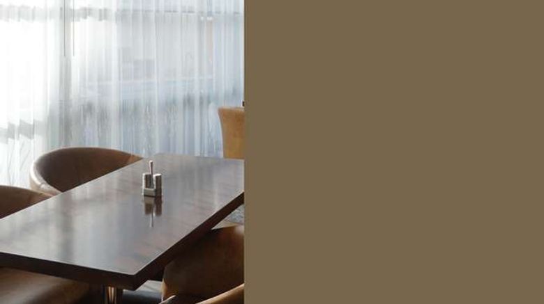 <b>Hotel Angeleno Lobby</b>. Images powered by <a href="https://iceportal.shijigroup.com/" title="IcePortal" target="_blank">IcePortal</a>.