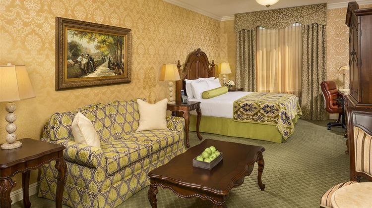 Ayres Hotel Manhattan Beach/LAX Suite