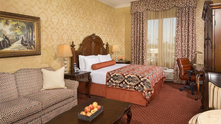 Ayres Hotel Manhattan Beach/LAX Suite