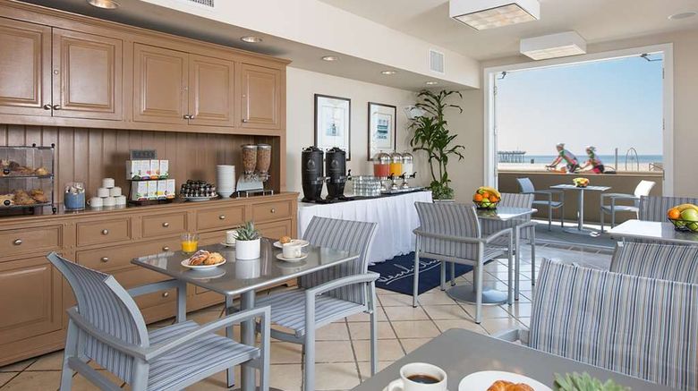 <b>Beach House at Hermosa Beach Restaurant</b>. Images powered by <a href="https://iceportal.shijigroup.com/" title="IcePortal" target="_blank">IcePortal</a>.