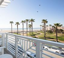 Beach House at Hermosa Beach Exterior