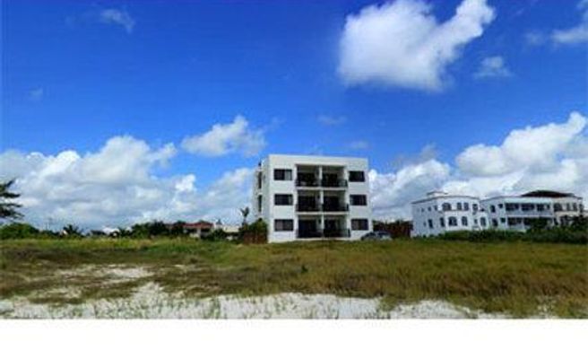 Vela's Condos Exterior