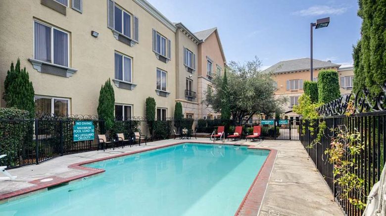 <b>Ayres Hotel Seal Beach Pool</b>. Images powered by <a href="https://iceportal.shijigroup.com/" title="IcePortal" target="_blank">IcePortal</a>.