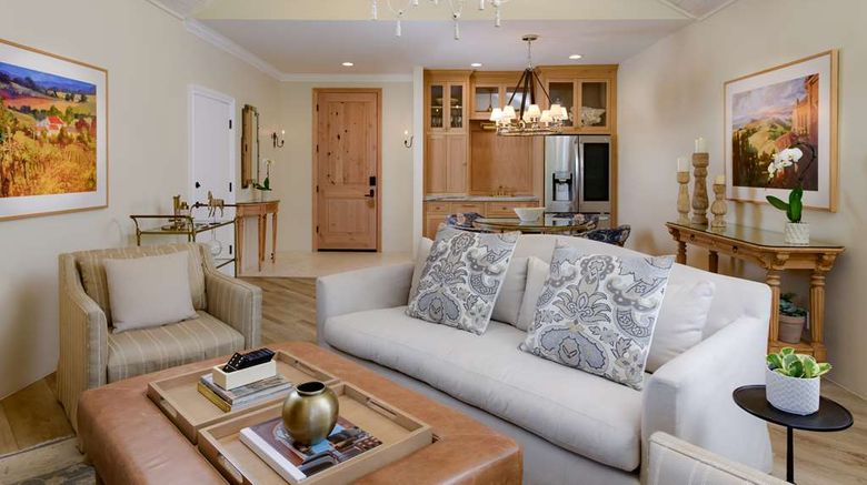 <b>Westlake Village Inn Suite</b>. Images powered by <a href="https://iceportal.shijigroup.com/" title="IcePortal" target="_blank">IcePortal</a>.