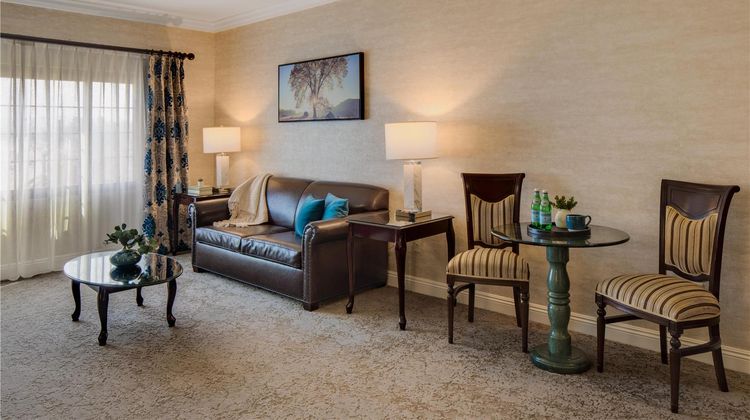 Ayres Suites Diamond Bar Room