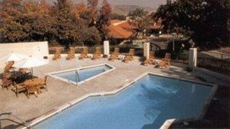<b>Kellogg West Hotel & Conf Ctr Pool</b>. Images powered by <a href="https://iceportal.shijigroup.com/" title="IcePortal" target="_blank">IcePortal</a>.