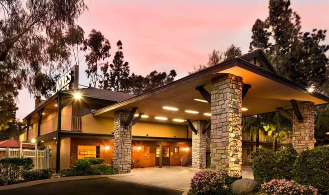 Ayres Lodge Alpine Exterior