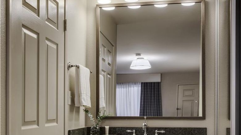 <b>Ayres Lodge Alpine Room</b>. Images powered by <a href="https://iceportal.shijigroup.com/" title="IcePortal" target="_blank">IcePortal</a>.