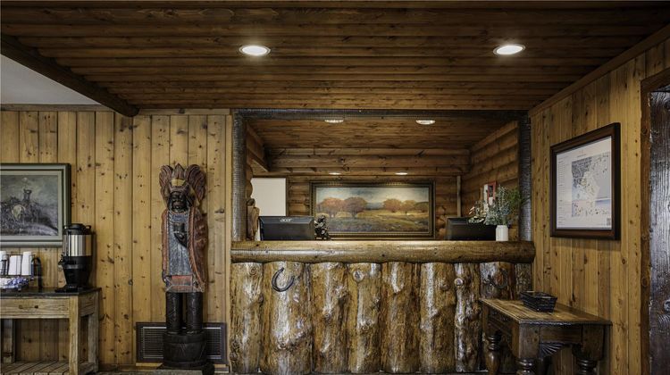 Ayres Lodge Alpine Lobby