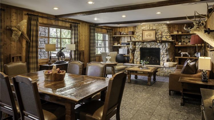 Ayres Lodge Alpine Lobby