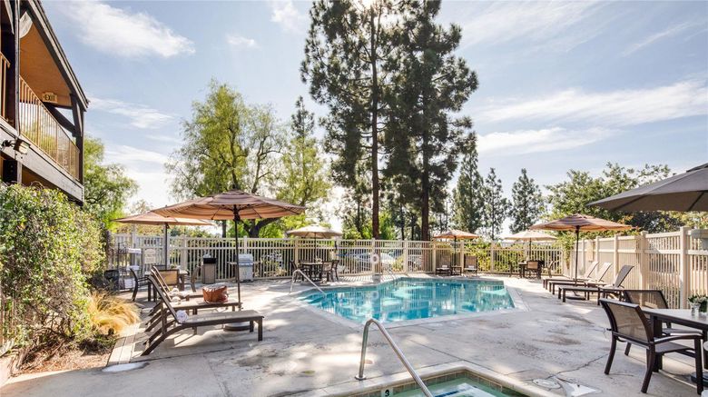<b>Ayres Lodge Alpine Pool</b>. Images powered by <a href="https://iceportal.shijigroup.com/" title="IcePortal" target="_blank">IcePortal</a>.