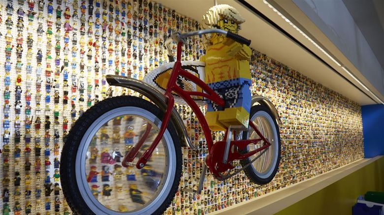 <b>Legoland Hotel Lobby</b>. Images powered by <a href="https://iceportal.shijigroup.com/" title="IcePortal" target="_blank">IcePortal</a>.