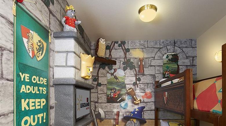 <b>Legoland Hotel Room</b>. Images powered by <a href="https://iceportal.shijigroup.com/" title="IcePortal" target="_blank">IcePortal</a>.