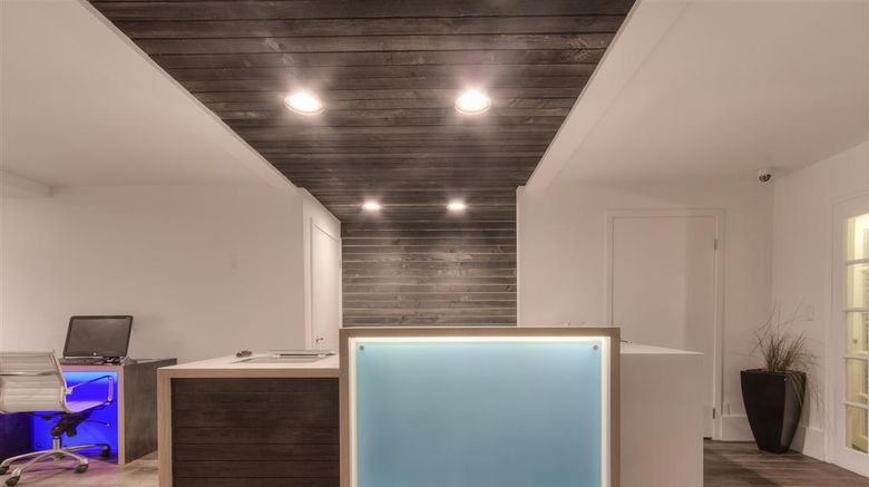 <b>Oceanside Marina Suites Lobby</b>. Images powered by <a href="https://iceportal.shijigroup.com/" title="IcePortal" target="_blank">IcePortal</a>.