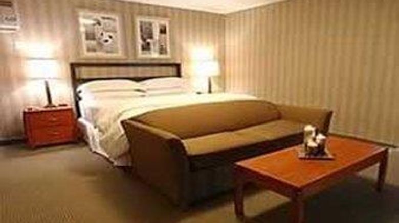 <b>7 Springs Inn & Suites Room</b>. Images powered by <a href="https://iceportal.shijigroup.com/" title="IcePortal" target="_blank">IcePortal</a>.