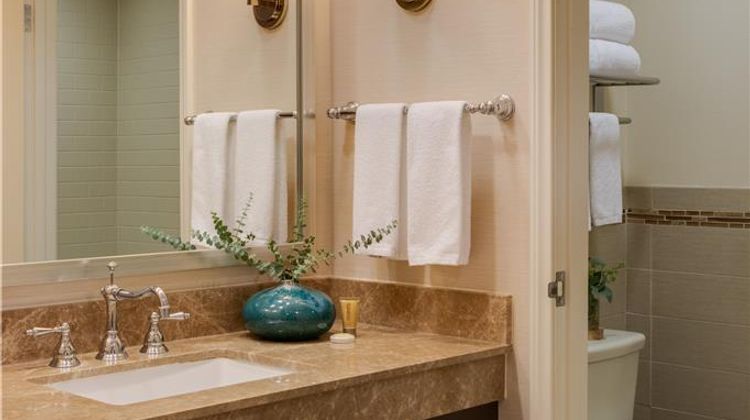Ayres Hotel Fountain Valley Room
