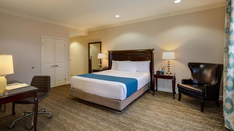 Ayres Hotel Fountain Valley Suite