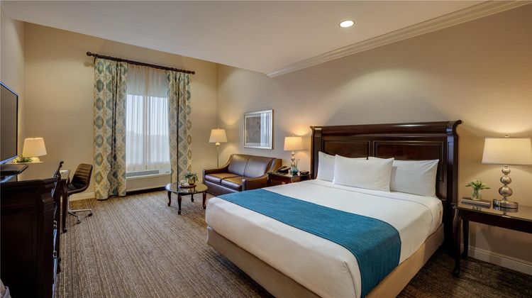 Ayres Hotel Fountain Valley Suite