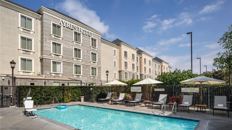 Ayres Hotel Fountain Valley Pool