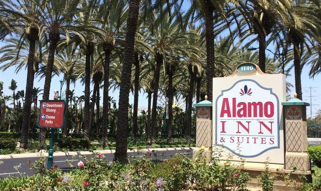 Alamo Inn Exterior