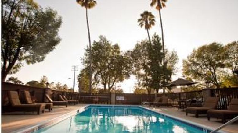 <b>Hummingbird Inn Pool</b>. Images powered by <a href="https://iceportal.shijigroup.com/" title="IcePortal" target="_blank">IcePortal</a>.